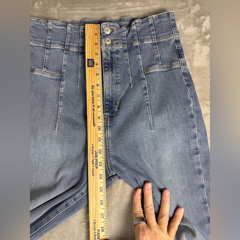 Free People WE THE FREE Jayde Flare Jeans Size 32 Light‎ Wash High Rise Stretch - Picture 12 of 16